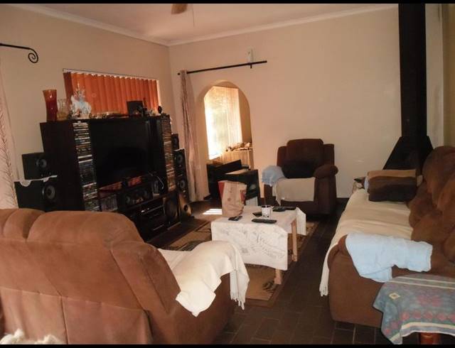 3 BEDROOM PROPERTY TO RENT IN PIERRE VAN RYNEVELD